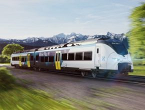 Dvouvozová trakční jednotka bude do testovacího provozu nasazena od poloviny roku 2023, mimo jiné na trase Augsburg - Füssen. Pilotní provoz v železniční síti Bayerische Regiobahn (BRB) je zpočátku plánován na 30 měsíců. Během této doby bude vodíková trakční jednotka dislokována v Augsburgu.
