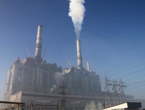 Nové limity, které vstupují v účinnost 18. 8. 2021, se vztahují na všechna velká spalovací zařízení, tedy zařízení pro spalování paliv v zařízeních o celkovém jmenovitém tepelném příkonu 50 MW nebo více. V ČR je aktuálně dle údajů MŽP celkem 97 těchto zařízení, jedná se jak o uhelné elektrárny a teplárny, tak např. o zařízení na plyn.