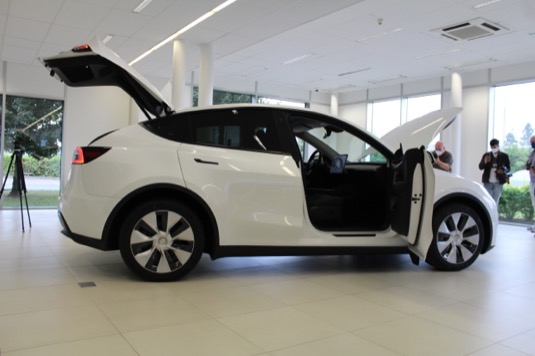auto elektromobil Tesla Model YX
