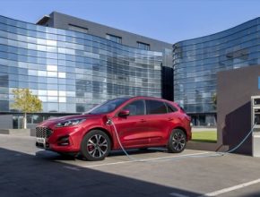 Zájem o automobily s plug-in hybridním či elektrickým pohonem v Evropě stoupá. Stále více řidičů totiž zjišťuje, že tyto vozy dokážou komfortně splnit jejich přepravní potřeby a mají velmi příznivé provozní náklady.