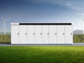 Tesla Megapack představuje energetické řešení na klíč. Stačí jej dovézt na místo a připojit. I převoz je snadný, protože má standardizované kontejnerové rozměry. foto: Tesla