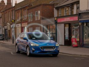 Díky spojení údajů z automobilů a ze senzorů lze rozpoznat široké spektrum nebezpečných míst. foto: Ford