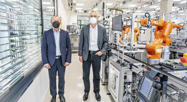 Laboratoř se zaměřuje se na tři hlavní oblasti: analýzu dat, aplikace strojového učení a umělé inteligence a problematiku optimalizace v průmyslové praxi.