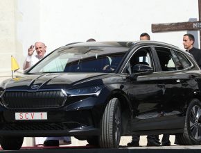 Od 12. do 15. září 2021 je papež František na pozvání prezidentky Zuzany Čaputové na návštěvě Slovenska. foto: Škoda Auto