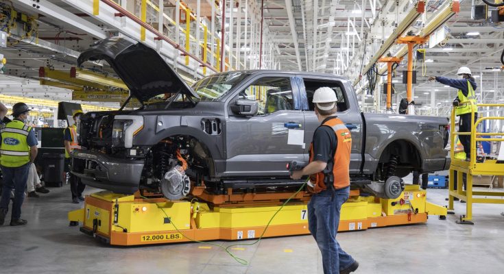 Elektromobil Ford F-150 Lightning jde do prodeje už na jaře 2022.