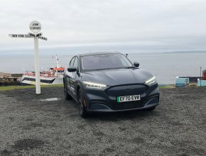 Elektromobil Ford Mustang Mach-E na startovní čáře nového rekordu ve Skotsku. foto: Ford