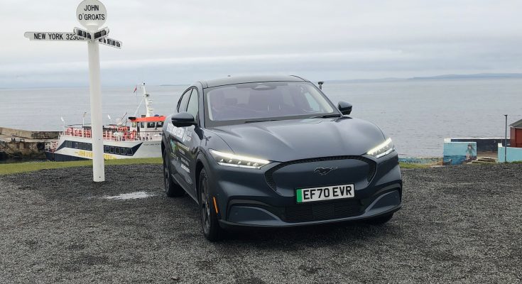Elektromobil Ford Mustang Mach-E na startovní čáře nového rekordu ve Skotsku. foto: Ford